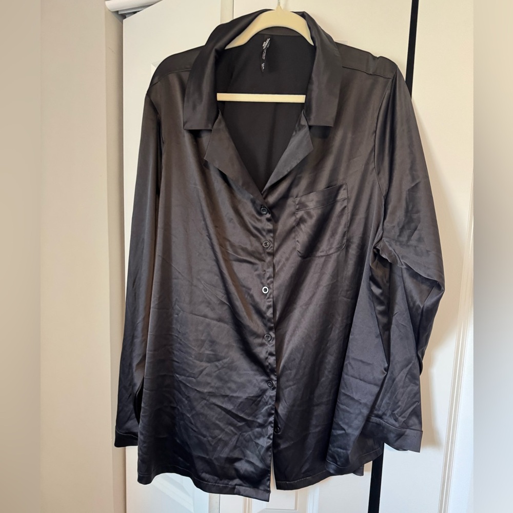 Torrid satin button-down sleep shirt size 3